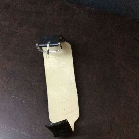 Watch black band with buckles needs battery - Picture 4 of 4